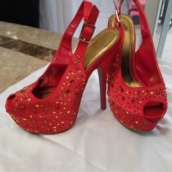 Heels $20 a pair - Picture 4 of 7